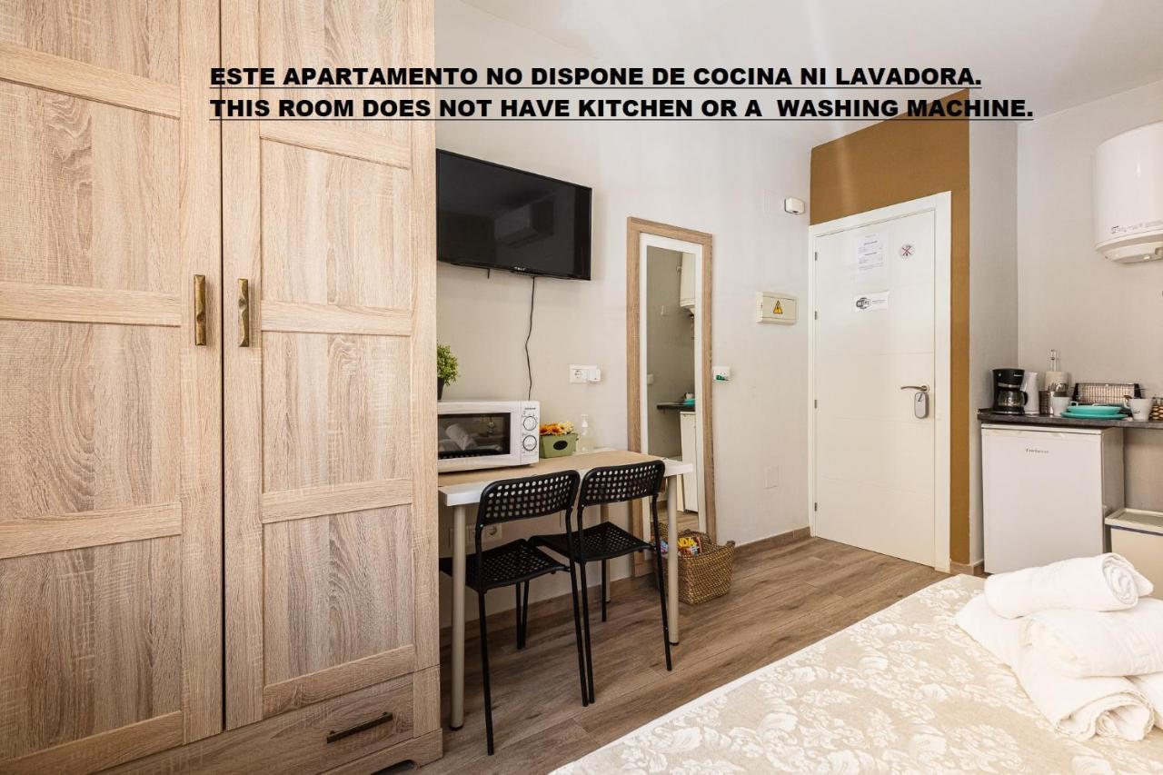 מאלגה Apartamentos Lola Beach מראה חיצוני תמונה