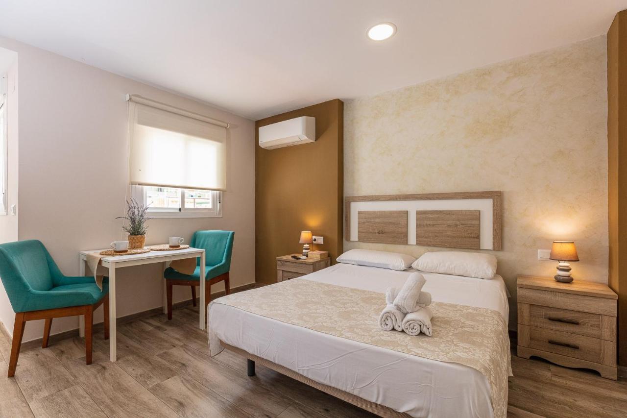 מאלגה Apartamentos Lola Beach מראה חיצוני תמונה