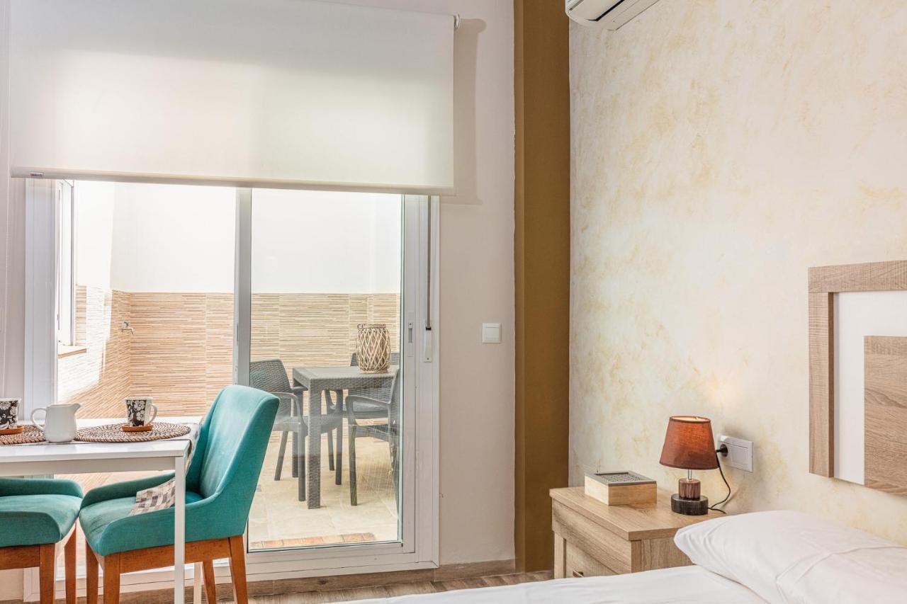 מאלגה Apartamentos Lola Beach מראה חיצוני תמונה