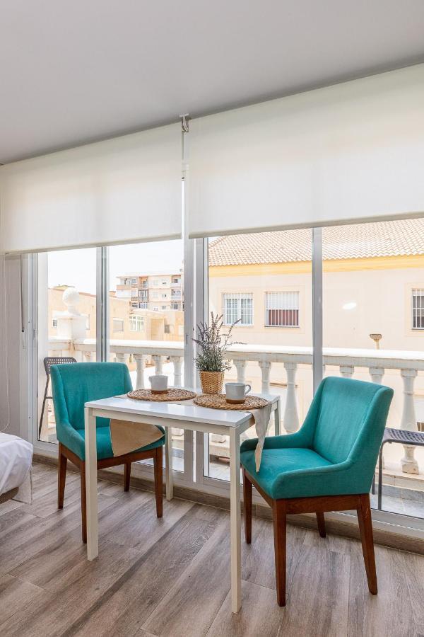 מאלגה Apartamentos Lola Beach מראה חיצוני תמונה