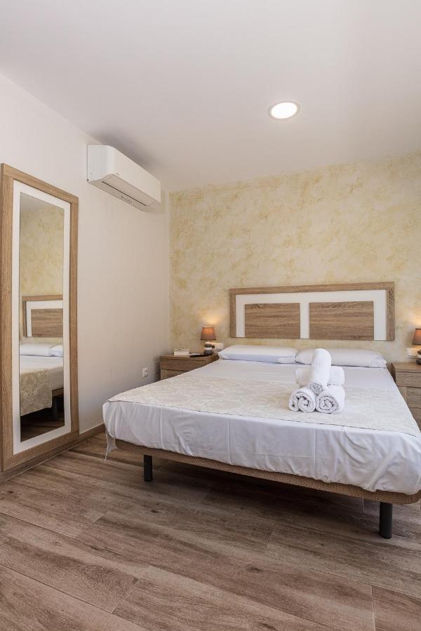 מאלגה Apartamentos Lola Beach מראה חיצוני תמונה