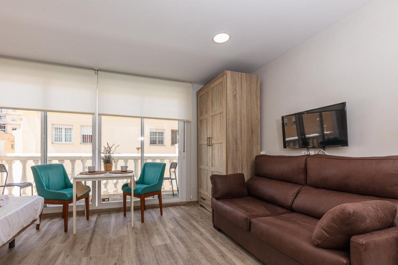 מאלגה Apartamentos Lola Beach מראה חיצוני תמונה