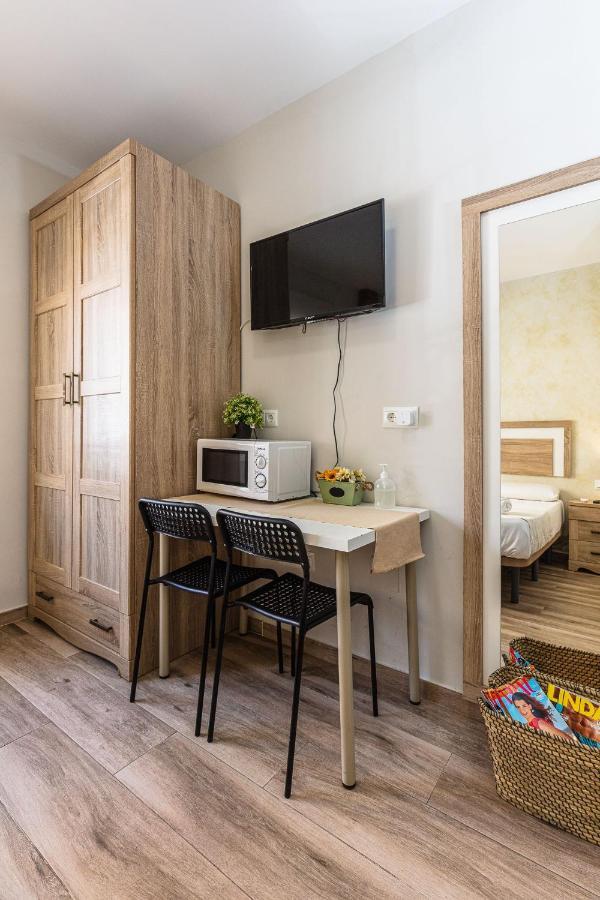 מאלגה Apartamentos Lola Beach מראה חיצוני תמונה