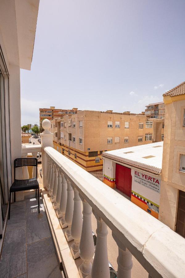 מאלגה Apartamentos Lola Beach מראה חיצוני תמונה