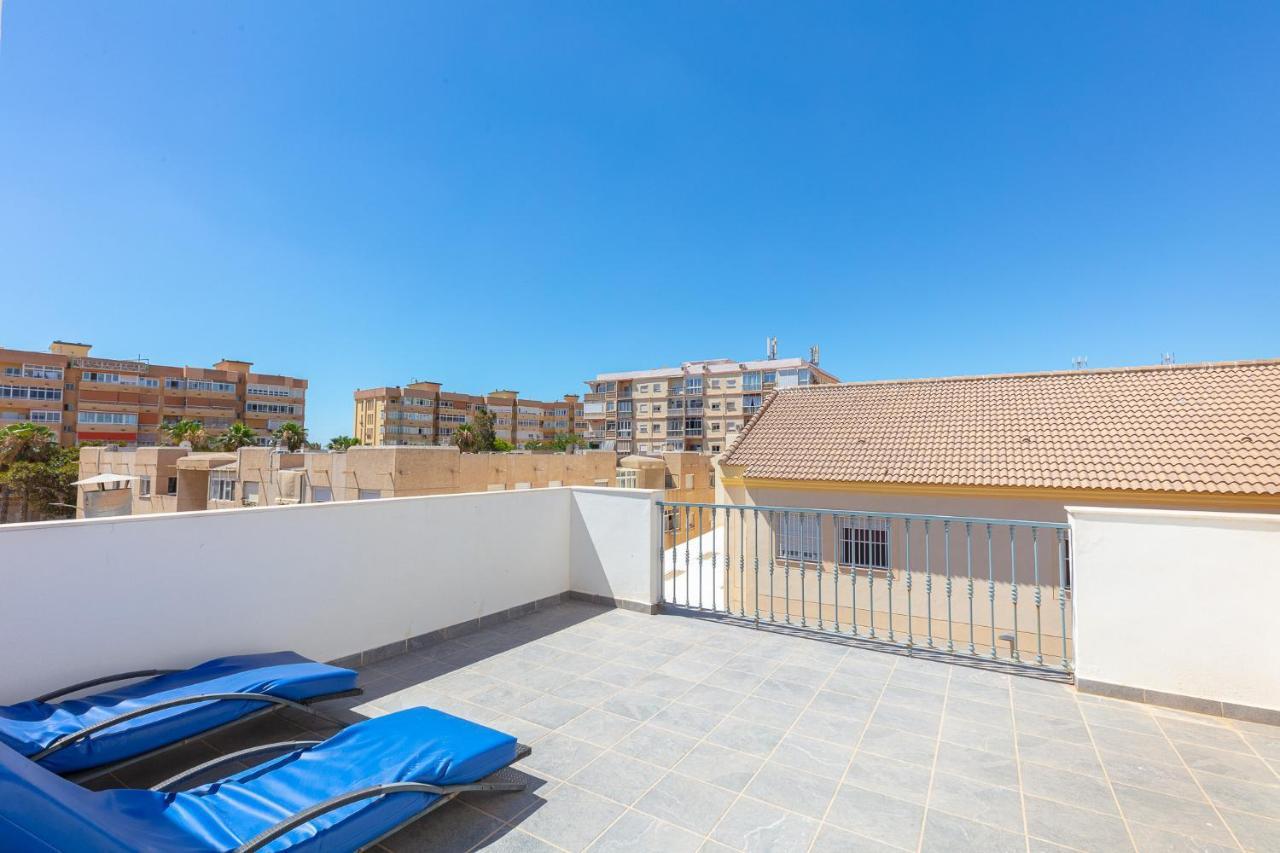 מאלגה Apartamentos Lola Beach מראה חיצוני תמונה