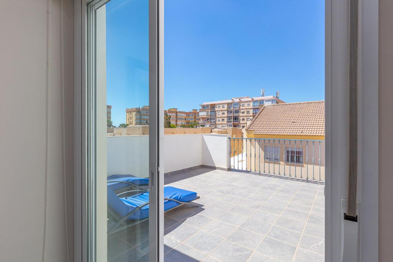 מאלגה Apartamentos Lola Beach מראה חיצוני תמונה